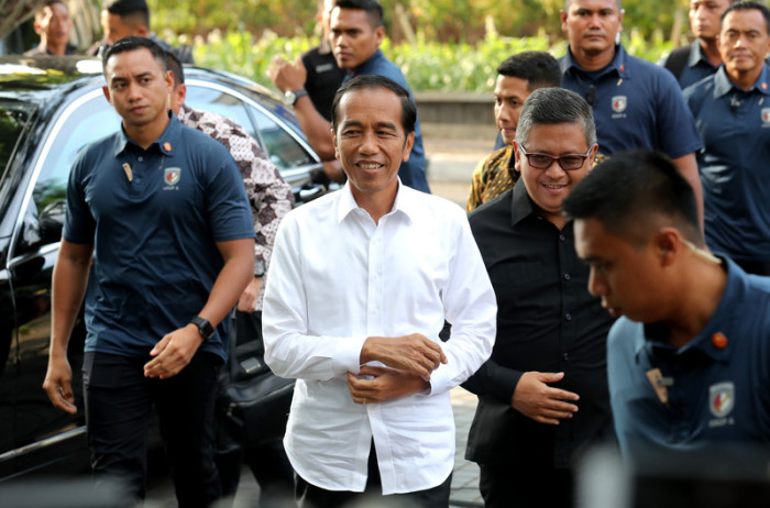 Der amtierende indonesische Präsident Joko Widodo (M). Foto: epa/Bagus Indahono