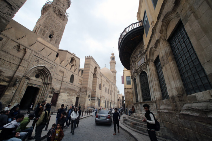 Touristen in der Altstadt von Kairo. Foto: epa/efe/Khaled Elfiqi