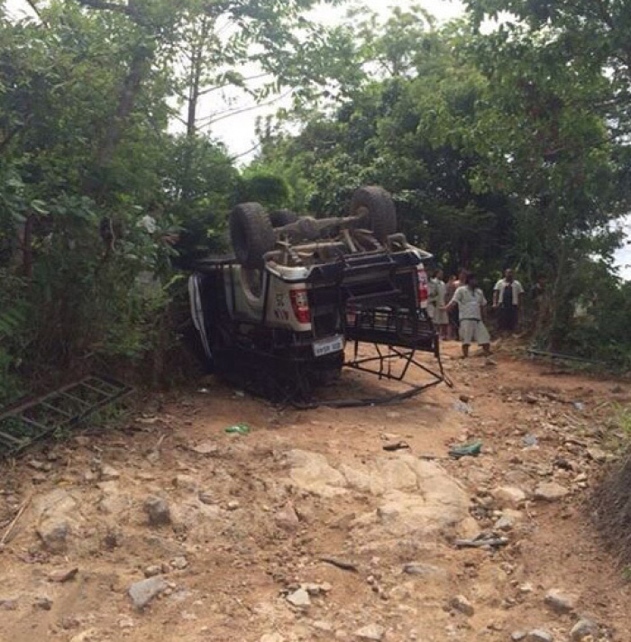 Dieser Jeep von Samui Off Road Tours verunglückte heute bei Namuang. Eine Deutsche soll dabei getötet worden sein und sechs Chinesen schwer verletzt.