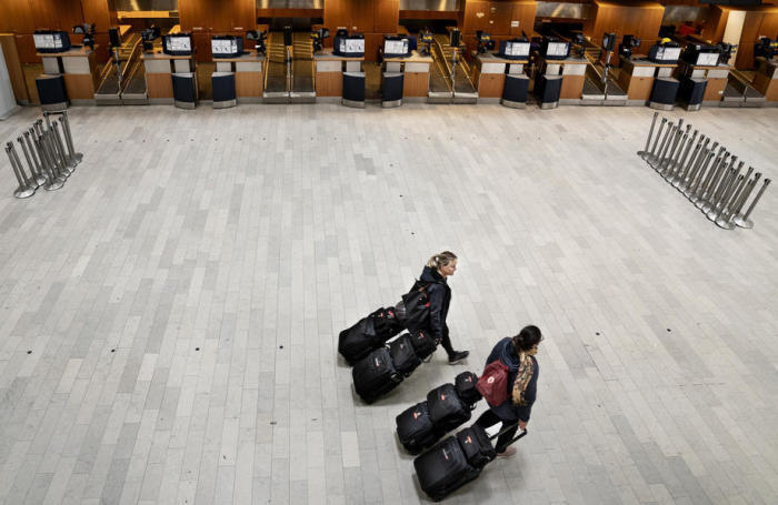 Aus Angst vor einer Coronavirus-Pandemie ist der Flughafen Kopenhagen leer. Foto: epa/Liselotte Sabroe