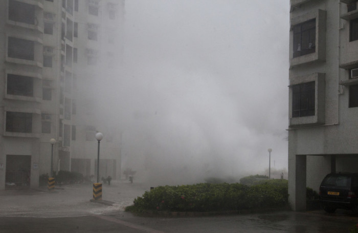 Taifun «Mangkhut» hat China erreicht. Foto: epa/Alex Hofford