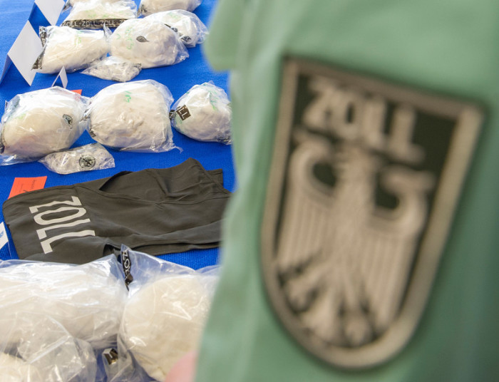 Zollbeamte beschlagnahmten 10 Kilogramm Kokain. Foto: epa/Marc Mueller