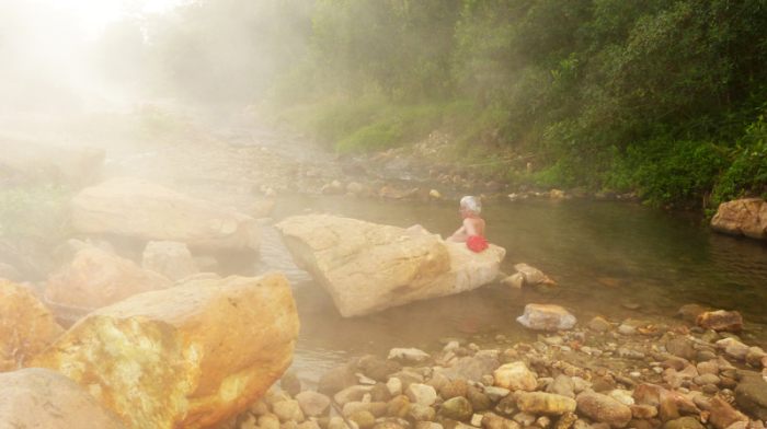 Es dampft und blubbert. Heiße Quellen, wie die Natur sie schuf. Das gibt es nicht häufig in Thailand. Fotos: Ursula Spraul-Doring