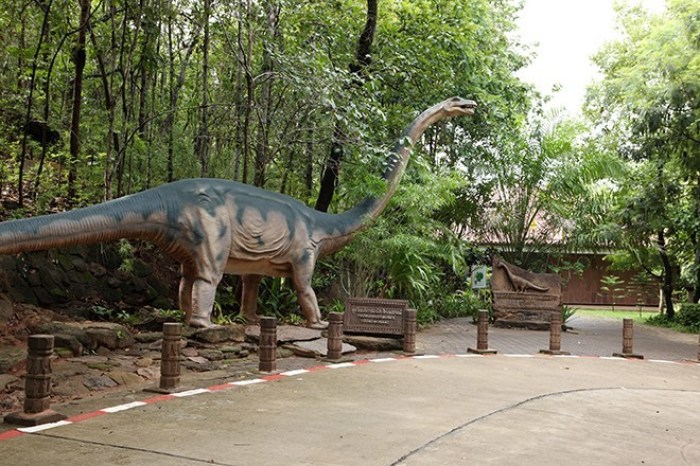 Im Phu-Wiang-Nationalpark in der Provinz Khon Kaen kann man sich auf Spurensuche nach den Urviechern begeben. So wurden hier der Phuwiangosaurus Sirindhornae als auch der Siamotyrannus Isanesis (gefunden. Fotos: TAT