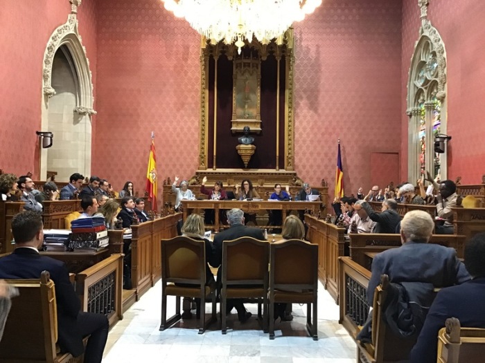Blick auf die Plenarsitzung des Rates von Mallorca. Mallorca geht gegen den sexuellen Missbrauch von Kindern und Jugendlichen in zahlreichen Heimen der spanischen Urlaubsinsel vor. Foto: Consell Mallorca/Dpa