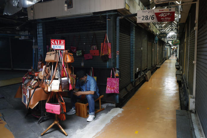 Geschlossene Shops auf dem Bangkoker Chatuchak-Markt. Foto: epa/Rungroj Yongrit