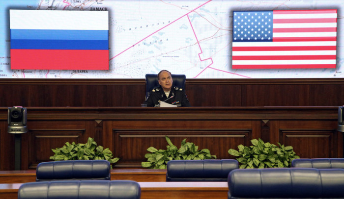 Russlands stellvertretender Verteidigungsminister Anatoli Antonow spricht während eines Briefings im Russischen Nationalen Verteidigungsmanagementzentrum in Moskau mit den Medien. Foto: epa/Maxim Schipenkow