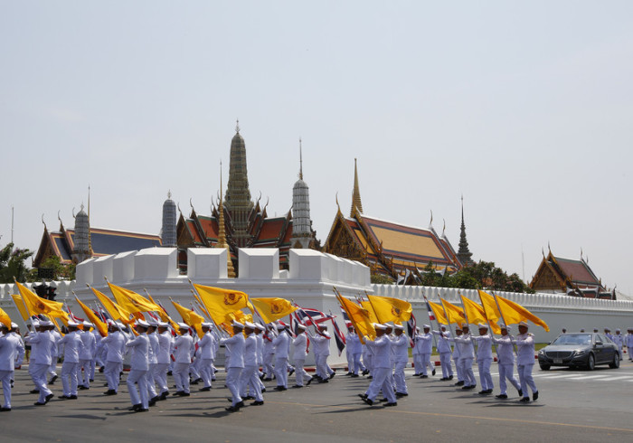 Die Vorbereitungen für die Krönungszeremonie Seiner Majestät König Maha Vajiralongkorn Bodindradebayavarangkun im Großen Palast in Bangkok befinden sich in der finalen Phase. Foto: epa/Narong Sangnak