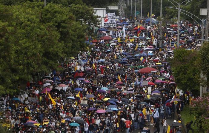 Proteste gegen die Regierung von Ivan Duque in Kolumbien gehen weiter. Foto: epa/Luis Eduardo Noriega