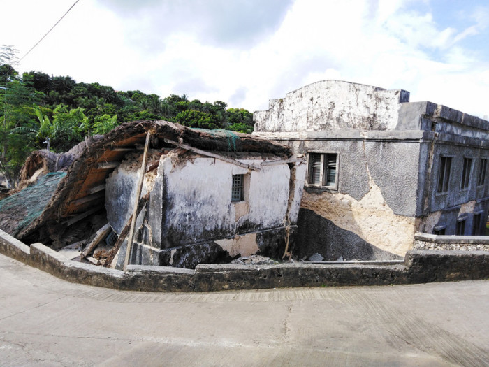 Beschädigte Häuser nach einem Erdbeben in Itbayat, Provinz Batanes. Foto: epa/Obet Garcia Nico