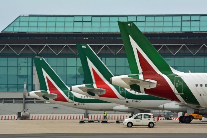 Alitalia-Maschinen im Jahr 2017 auf dem Flughafen Rom-Fiumicino. Foto: epa/Telenews