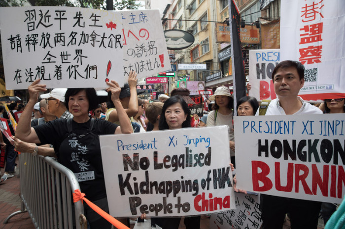 Rund 200.000 prodemokratische Demonstranten gingen laut den Veranstaltern am Sonntag in Hongkong auf die Straße. Die Polizei hingegen spricht von 22.800 Teilnehmern. Foto: epa/Kyle Lam