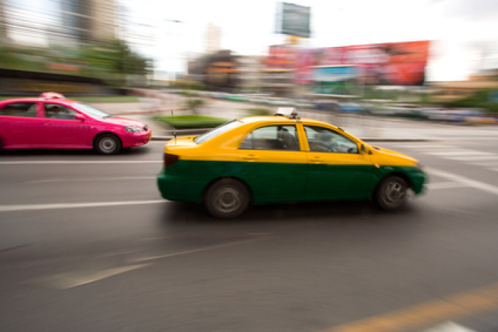 Die Betriebszeit von Taxis wurde von neun auf 12 Jahre verlängert, um die durch die Corona-Krise stark getroffene Branche zu unterstützen. Foto: Fotolia.com