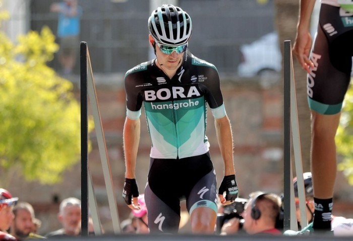 Emanuel Buchmann vom deutschen Reiter des Teams Bora-Hansgrohe davor. epa/MANUEL BRUQUE