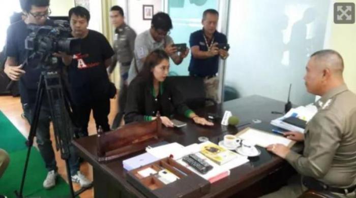 Die geschockte Urlauberin meldete den Fall den Beamten auf der Polizeistation Pattaya. Foto: Thai Rath