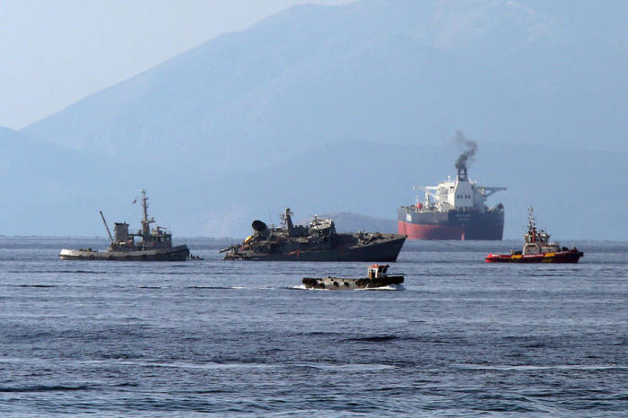 Minensuchboot der Marine kollidiert mit einem Handelsschiff. Foto: epa/Orestis Panagiotou
