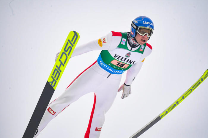 Bernhard Gruber aus Österreich in Aktion beim Teamsprint LH/2x7,5km Skispringen beim FIS Weltcup der Nordischen Kombinierer der Herren in Lahti Finnland. Foto: epa/Kimmo Brandt