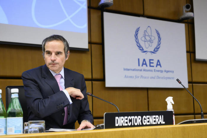 Rafael Mariano Grossi trifft zu einer virtuellen Sitzung des Gouverneursrats der IAEO im Hauptquartier des UN-Sitzes in Wien ein. Foto: epa/Christian Bruna