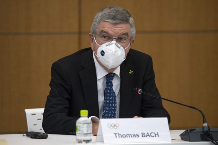Der Präsident des Internationalen Olympischen Komitees Thomas Bach spricht während einer Pressekonferenz in Tokio. Foto: epa/Carl Court