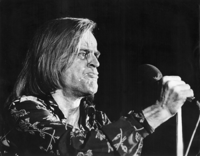 27.11.1971, Nordrhein-Westfalen, Düsseldorf: Der Schauspieler Klaus Kinski bietet seine Version des 