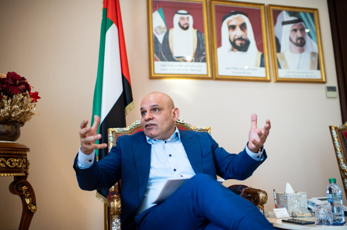 Ali Abdulla Al Ahmed, Botschafter der Vereinigten Arabischen Emirate (VAE), sitzt anlässlich eines Interviews mit der Deutschen Presse-Agentur in der Botschaft der Vereinigten Arabischen Emirate. Foto: Bernd von Jutrczenka/Dpa