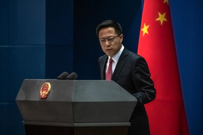 Sprecher des chinesischen Außenministeriums bei einer Pressekonferenz in Peking. Foto: epa/Roman Pilipey