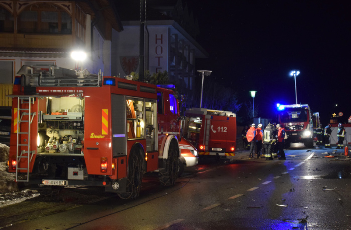 Einsatzkräfte der Freiwilligen Feuerwehr Luttach sichern eine Unfallstelle. Foto: Freiwillige Feuerwehr Luttach/Dpa