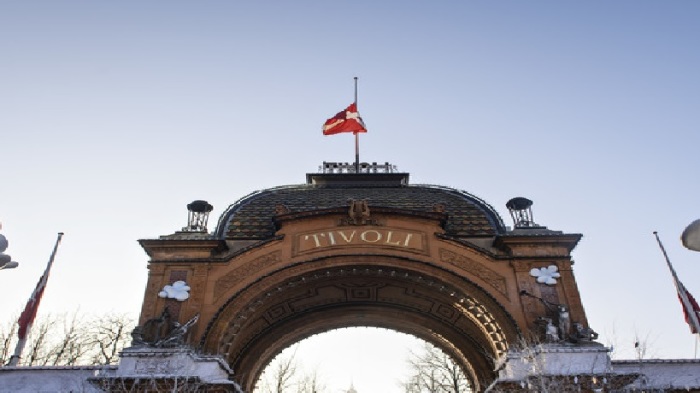 Eingang zum Kopenhagener Freizeitpark Tivoli. Archivbild: epa/Philip Davali