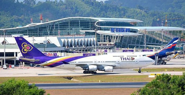 Trotz des Einbruchs der chinesischen Touristenzahlen stiegen im letzten Jahr am Phuket International Airport die Fluggastzahlen. Foto: The Thaiger