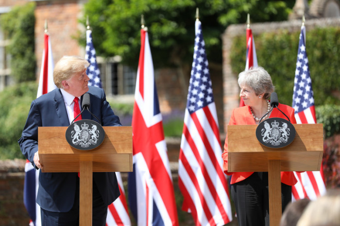 Britische Premierministerin Theresa May (r.) und US-Präsident Donald J. Trump (l.). Foto: epa/Chris Ratcliffe