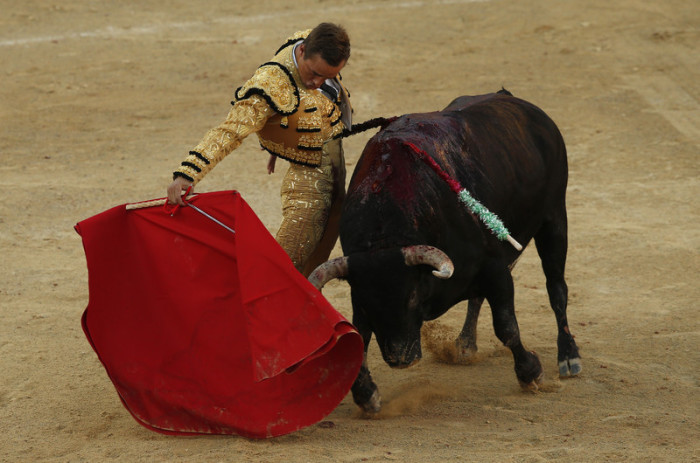 Der französische Stierkämpfer Juan Bautista macht während eines Stierkampfes bei der 