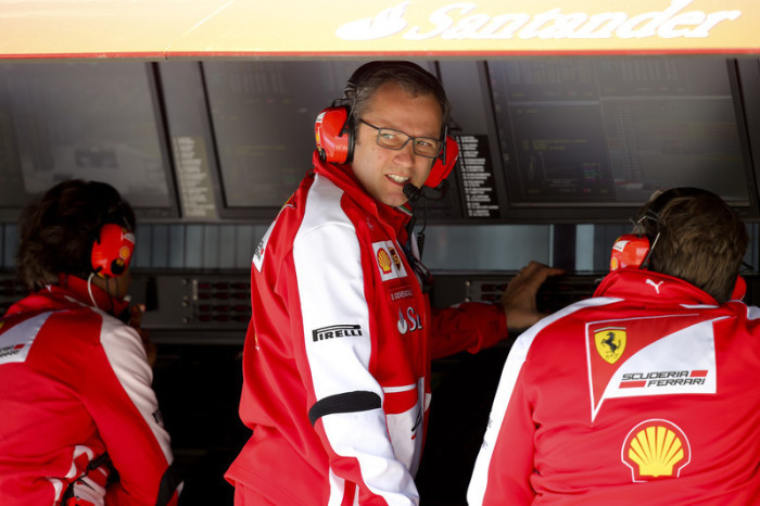 Stefano Domenicali, Teamchef der Scuderia Ferrari, beim zweiten Training auf dem Circuit de Catalunya in Montmelo. Foto: epa/Valdrin Xhemaj