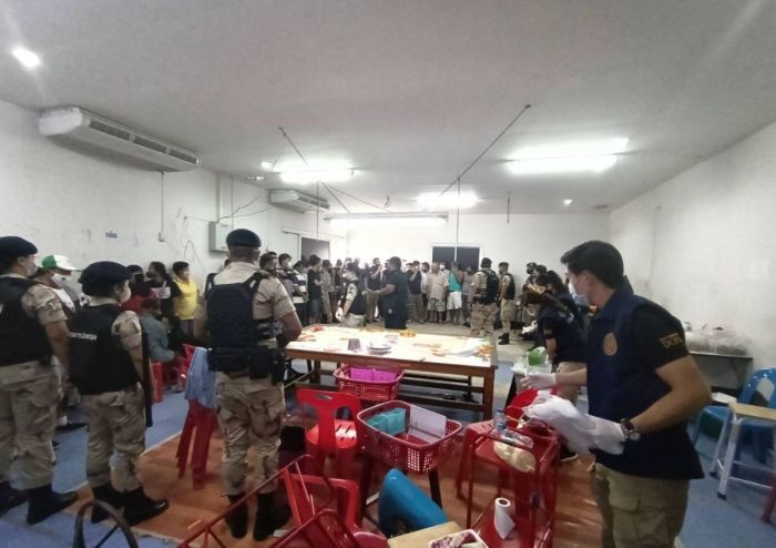 87 Personen wurden in einem illegalen Casino in Phuket festgenommen. Foto: The Thaiger/Andaman News