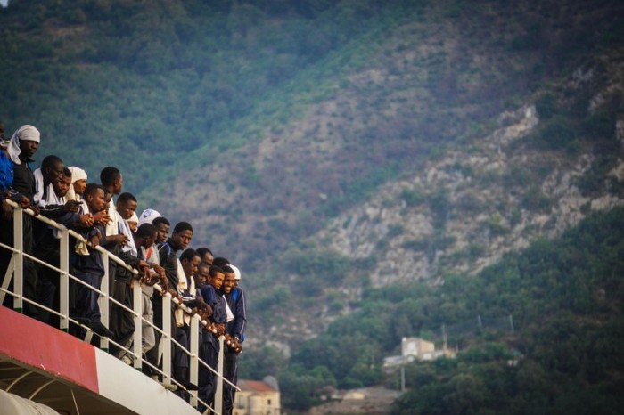935 Migranten erreichen an Bord der 
