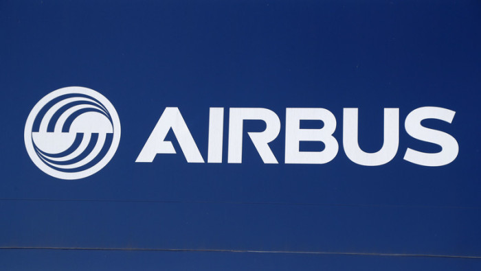 Das Logo von Airbus in Blagnac. Foto: epa/Guillaume Horcajuelo