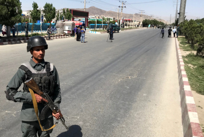 Afghanische Sicherheitskräfte sperren den Anschlagsort ab. Foto: epa/Jawad Jalali