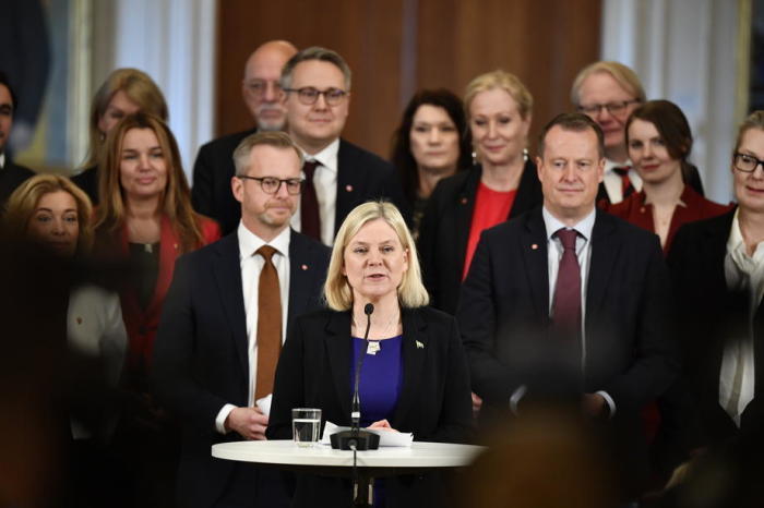 Schwedens Premierministerin Magdalena Andersson stellt ihr neues Kabinett während einer Pressekonferenz nach der Regierungserklärung im schwedischen Parlament Riksdagen in Stockholm vor. Foto: epa/Pontus Lundahl