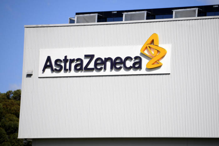 Das biopharmazeutische Unternehmen AstraZeneca unterbricht die SARS-CoV-2-Impfstoffstudie. Foto: epa/Dan Himbrechts