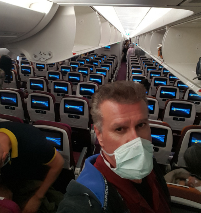 Dr. Ramin, deutscher Zahnarzt mit Praxis in Pattaya, berichtet über seinen Rückführungsflug nach Thailand.Fotos: Dr. Ramin
