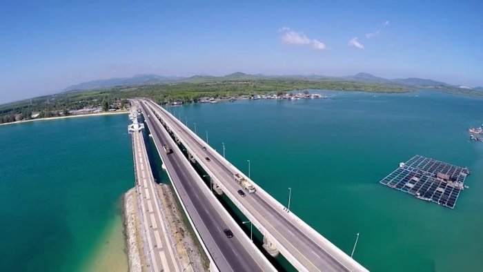 Die Sarasin-Brücke, die Phuket mit dem Festland verbindet, wurde am Montag vorübergehend geschlossen. Foto: The Thaiger