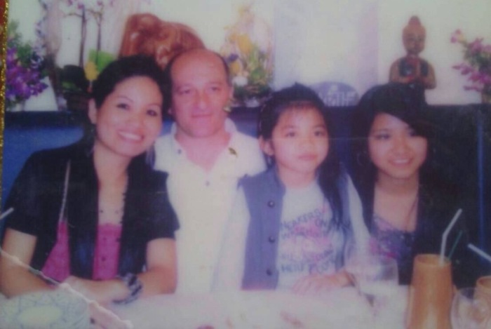 Ein etwas unscharfes Foto der Familie Rubino aus glücklichen Tagen: Halbschwester Supatra aus Nong Kung Si in Kalasin sandte das Familienbild an die FARANG-Redaktion.