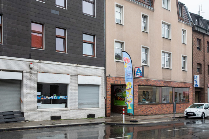 Blick in die Huestraße in Schonnebeck und die Aldi Filiale. Foto: Marcel Kusch/Dpa