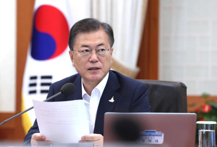 Der südkoreanische Präsident Moon Jae-in führt den Vorsitz bei einer Kabinettssitzung. Foto: epa/Yonhap