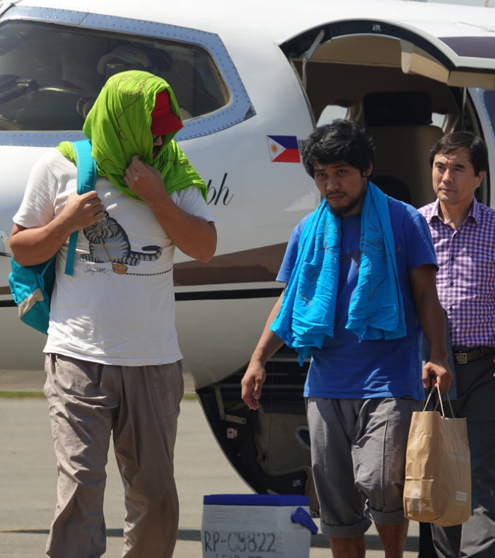  Zwei Geiseln wurden von islamistischen Extremeisten nach drei Monaten Gefangenschaft freigelassen. Foto: epa/Cerilo Ebrano