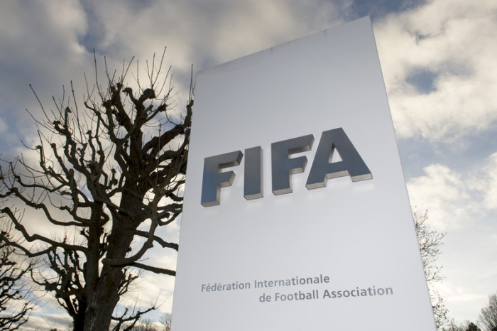 Das FIFA-Logo ist außerhalb des FIFA-Hauptsitzes 