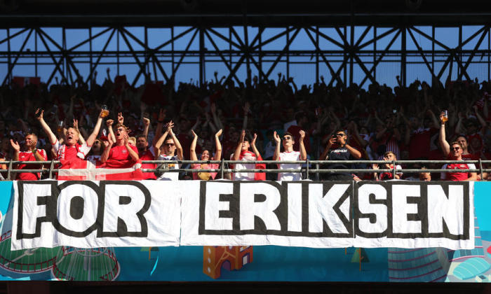 Ein dem dänischen Fußballspieler Christian Eriksen gewidmetes Banner, das vor der UEFA EURO 2020 Gruppe B zu sehen ist. Foto: epa/Friedemann Vogel
