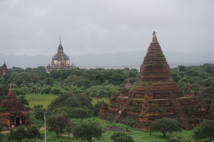 Blick auf die historische Tempelanlage von Bagan. Foto: Lenz