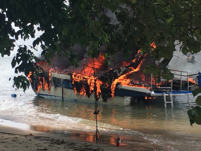 Das Schnellboot wurde durch die Explosion komplett zerstört. Foto: The Thaiger