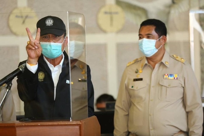 Thailands Premierminister Prayut Chan-o-cha (l.) machte sich persönlich ein Bild vor Ort in Pattaya und sicherte der Stadt seine Unterstützung zu. Bild: PR Pattaya.