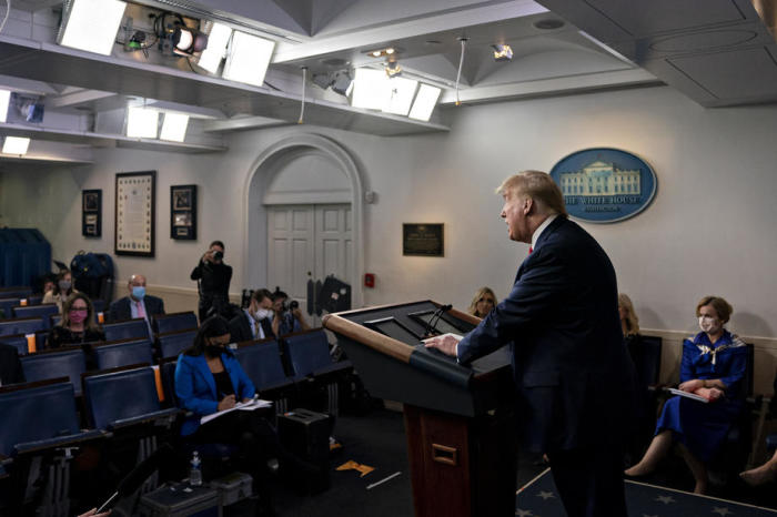 US President Donald J. Trump speaks during a news conference in the Brady Press Briefing Room of the White House in Washington. Foto: epa/Andrew Harrer